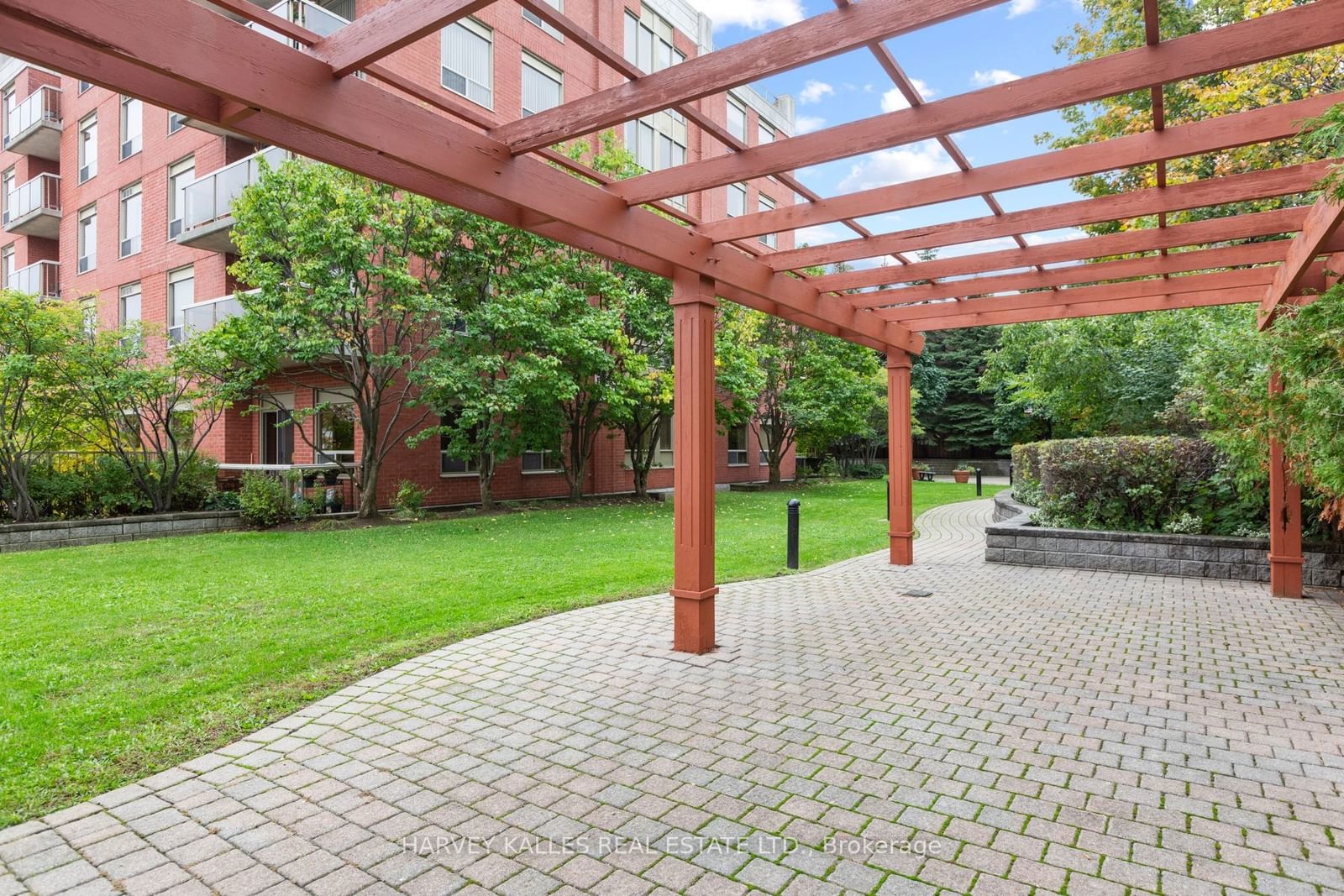 800 Sheppard Ave W, unit 103 for rent