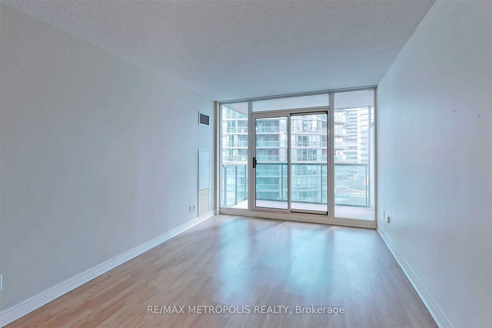 51 Lower Simcoe St, unit 1005 for rent