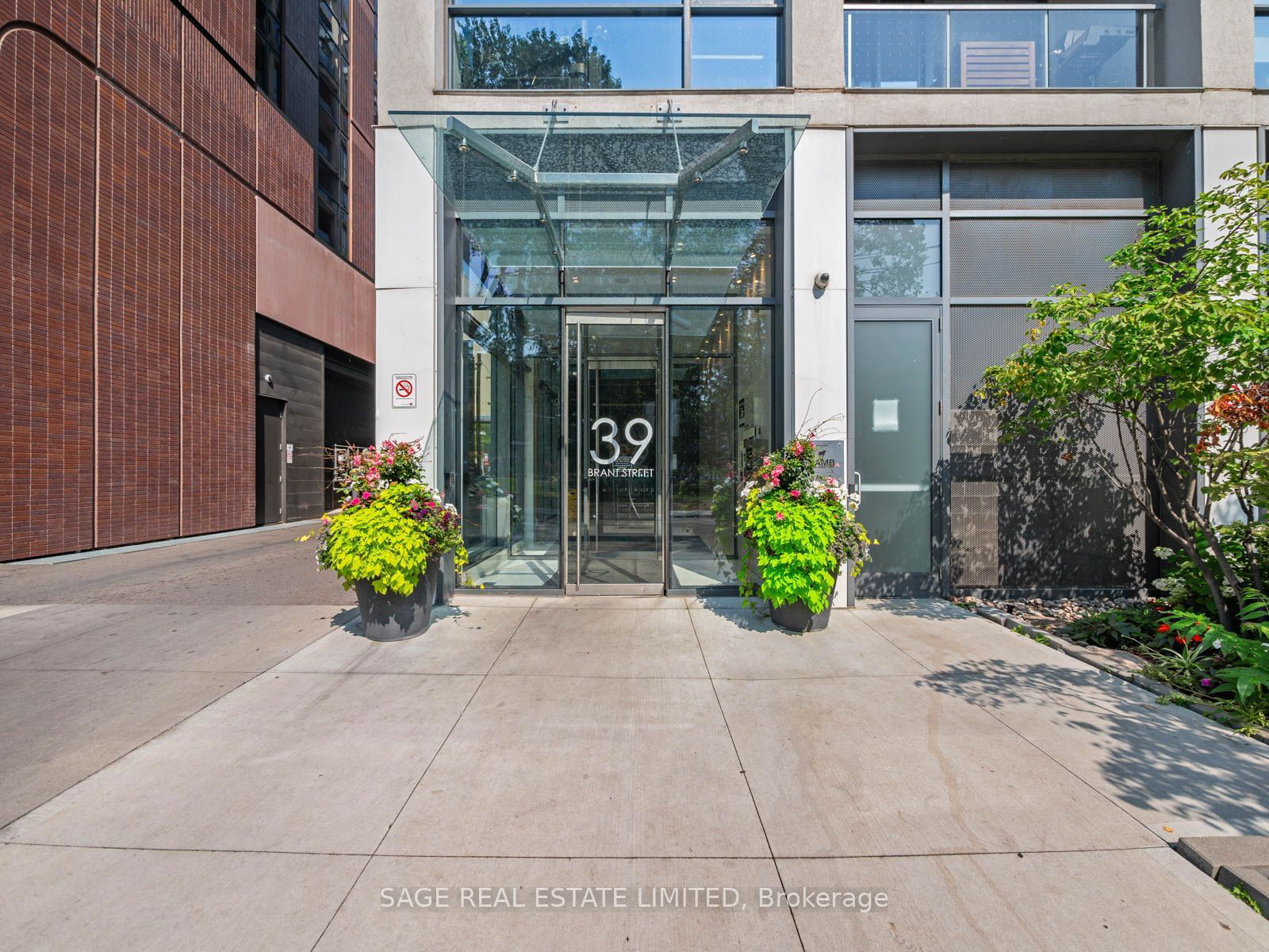 39 Brant St, unit 406 for rent