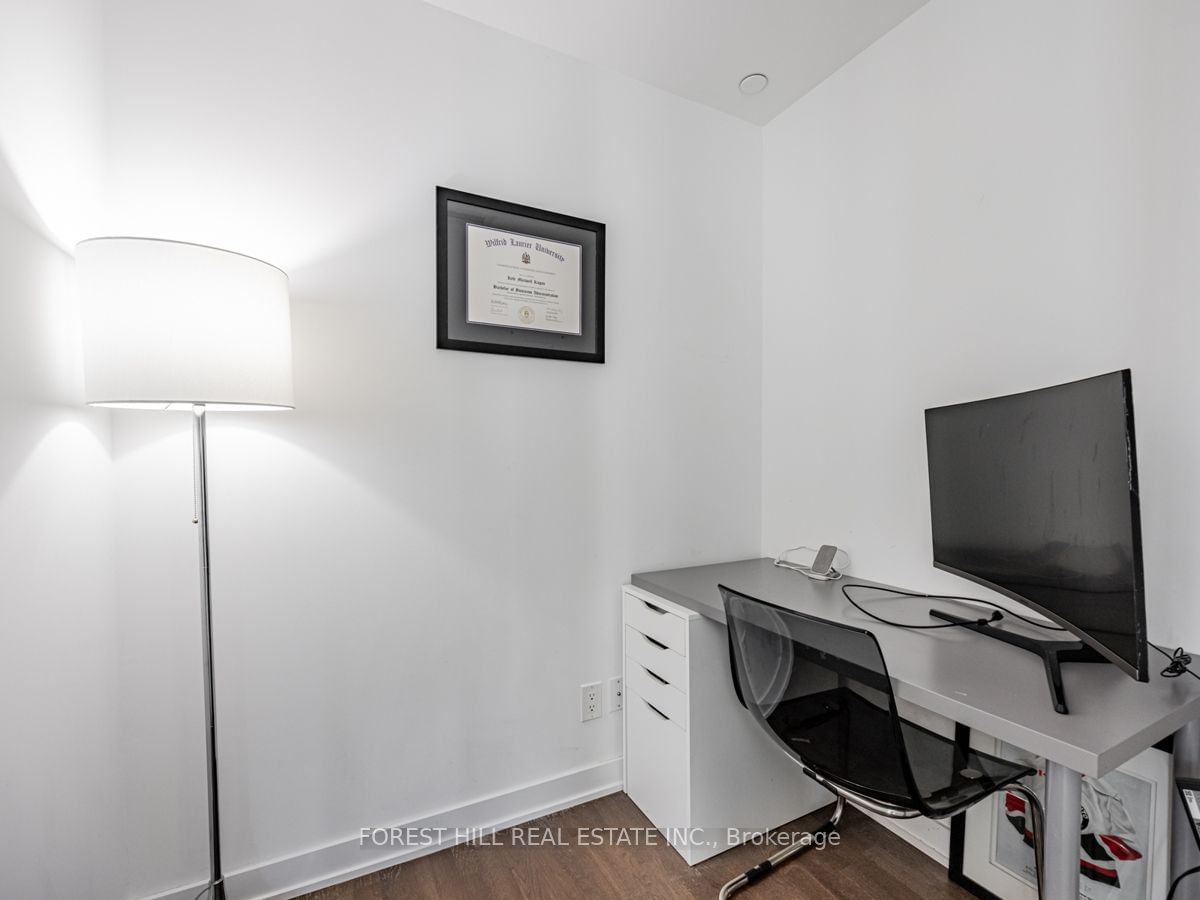 185 Roehampton Ave, unit 1210 for rent