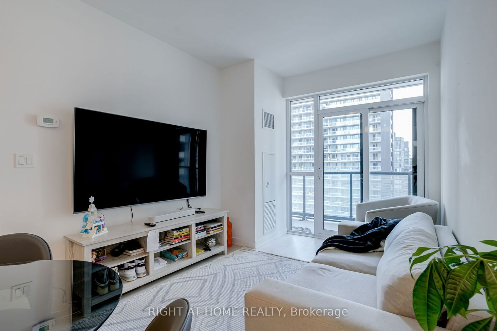 30 Ordnance St, unit 2006 for sale