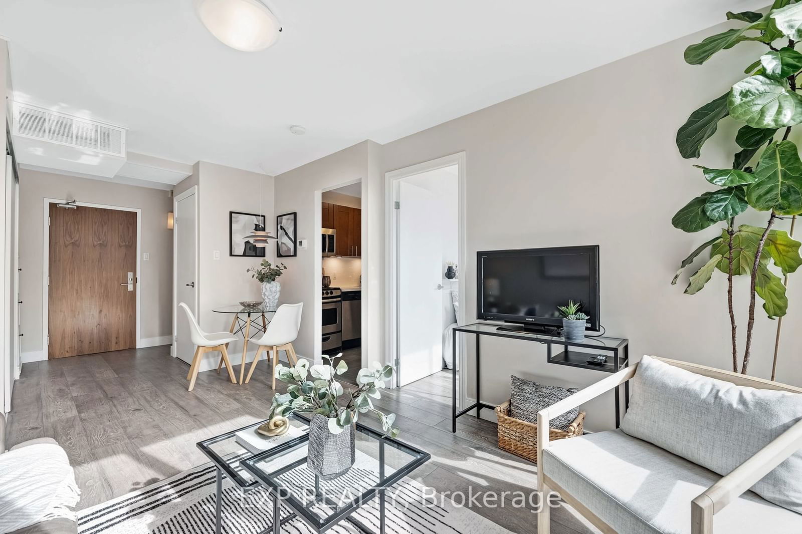 914 Yonge St, unit 1106 for sale