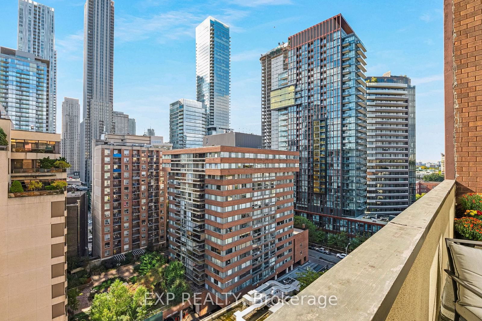 914 Yonge St, unit 1106 for sale