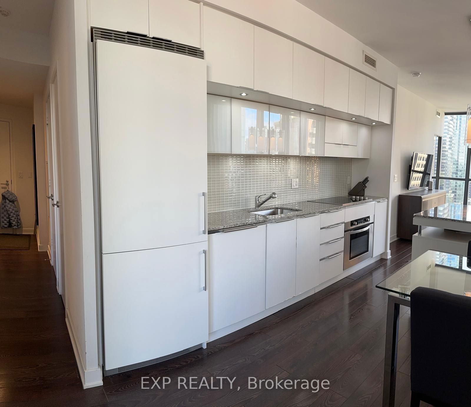 110 Charles St E, unit 1807 for rent