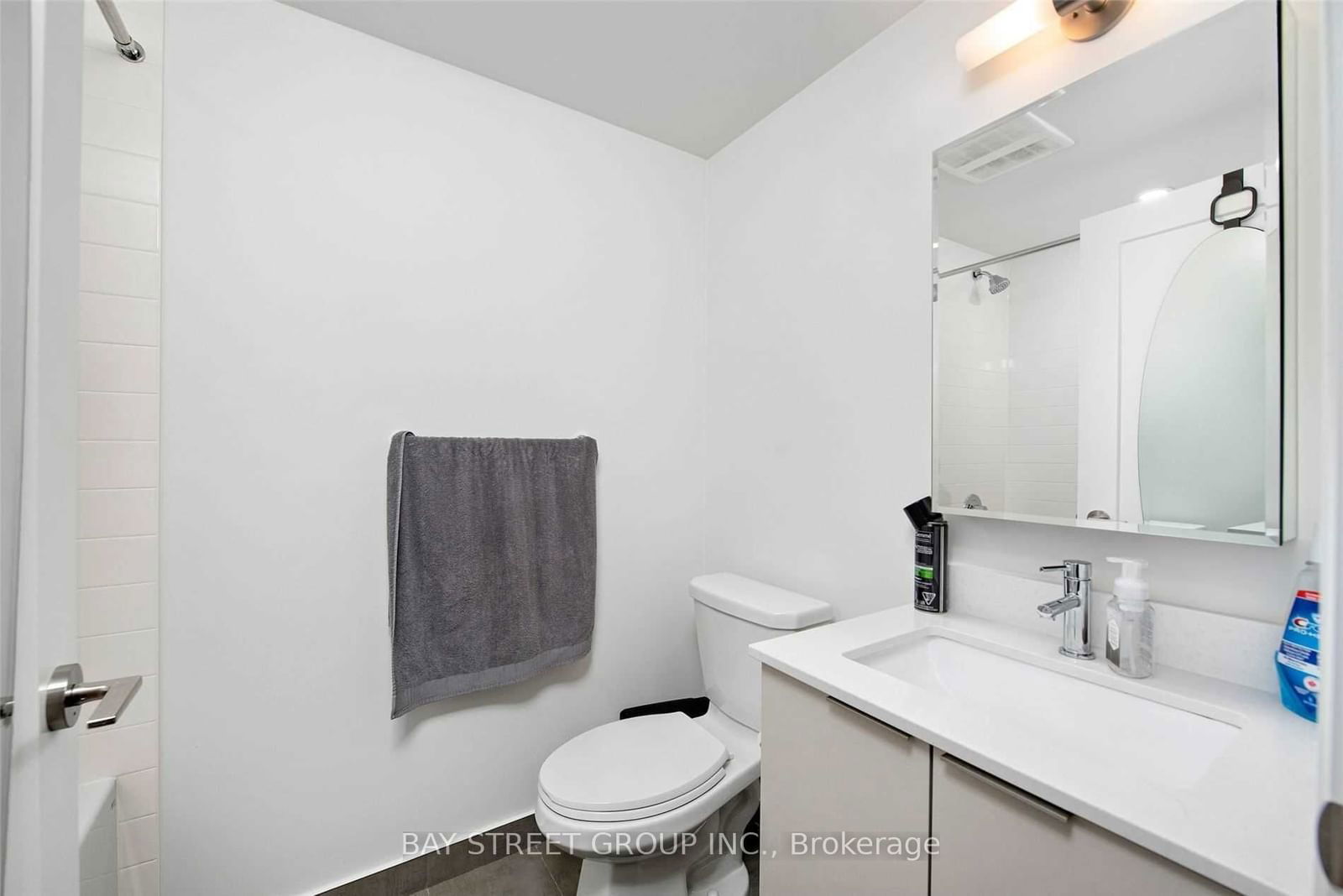 27 Bathurst St, unit 313W for rent