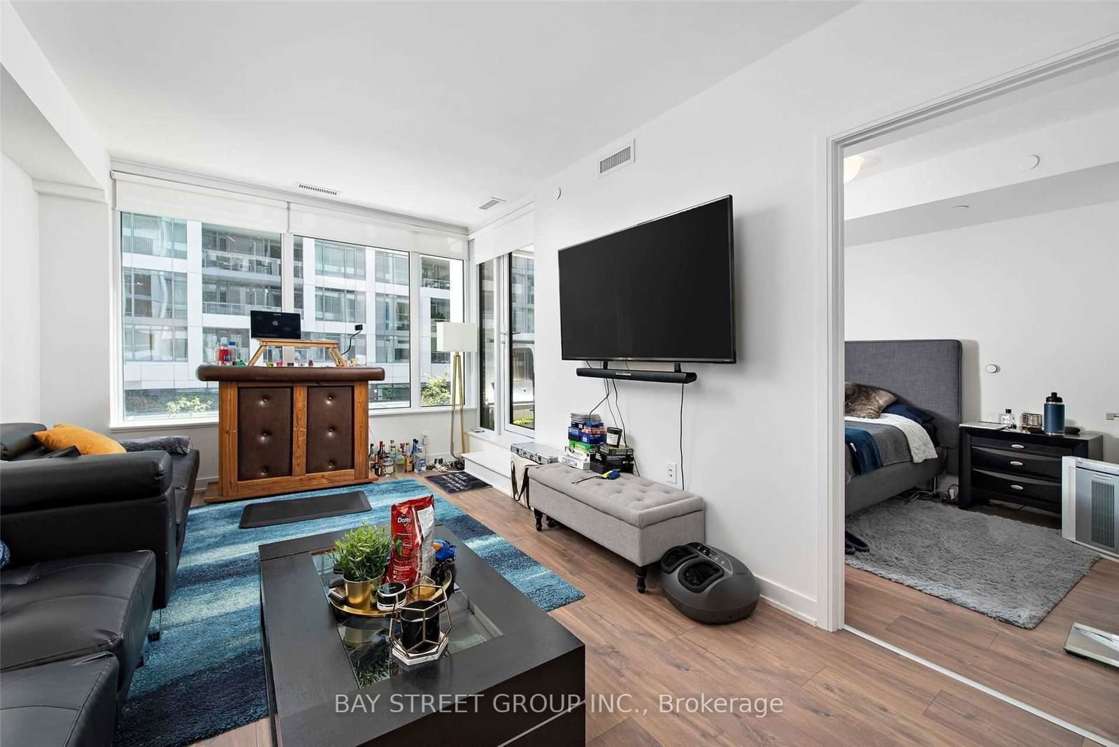 27 Bathurst St, unit 313W for rent