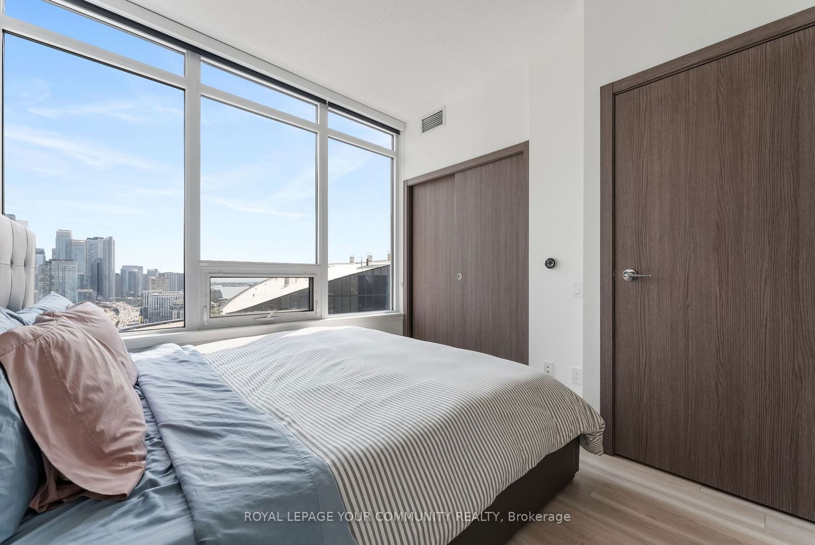 17 Bathurst St, unit 3615 for sale