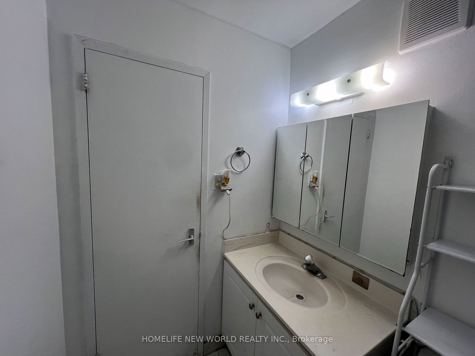 100 Leeward Glwy, unit 605 for rent