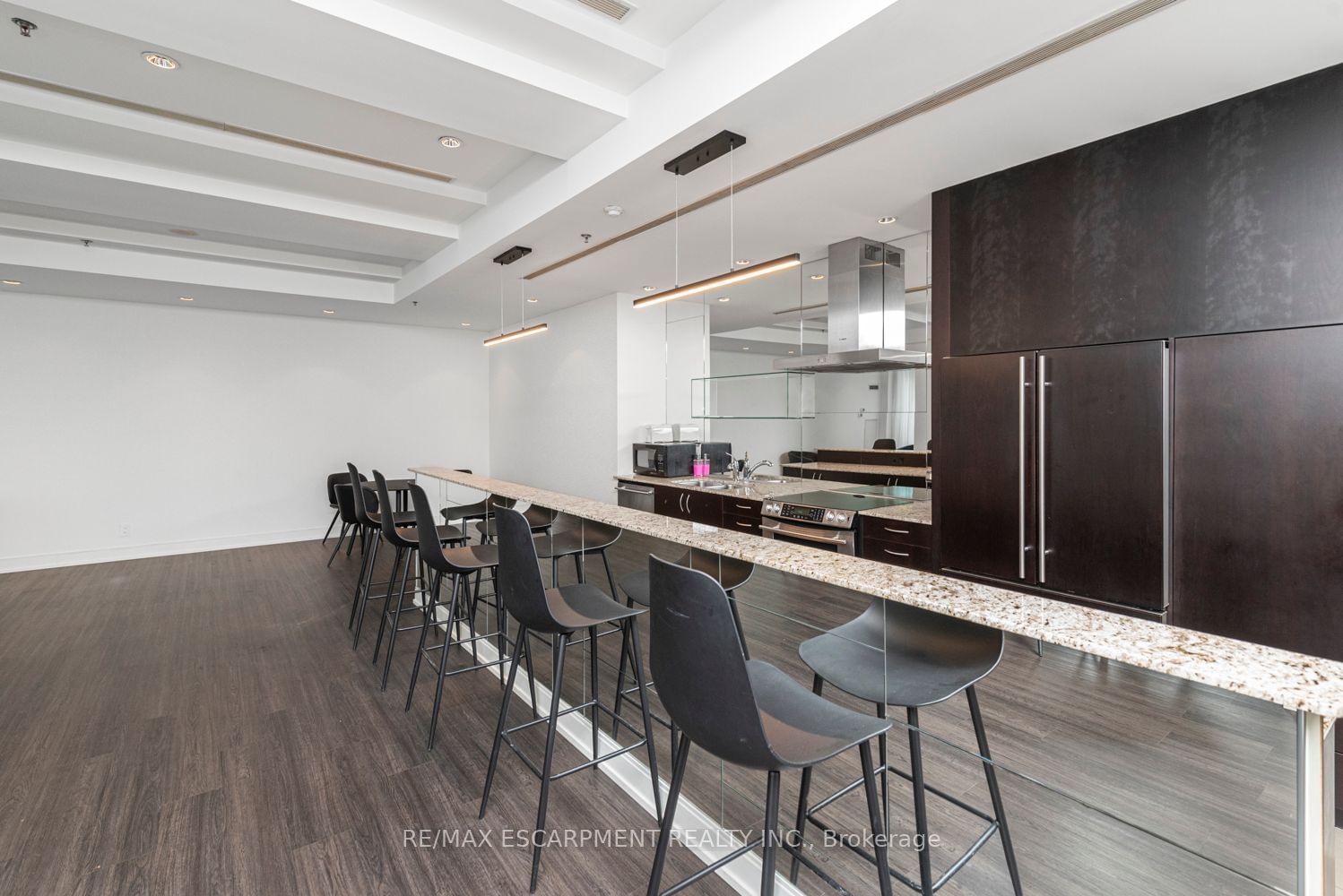 88 Broadway Ave, unit 304 for rent