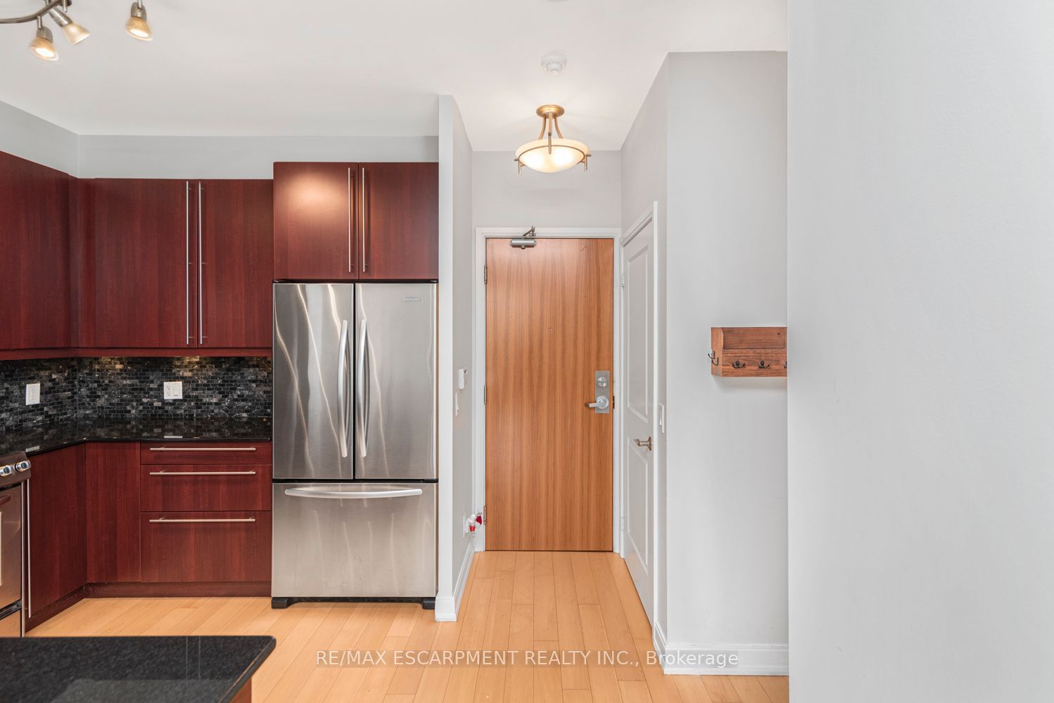 88 Broadway Ave, unit 304 for rent