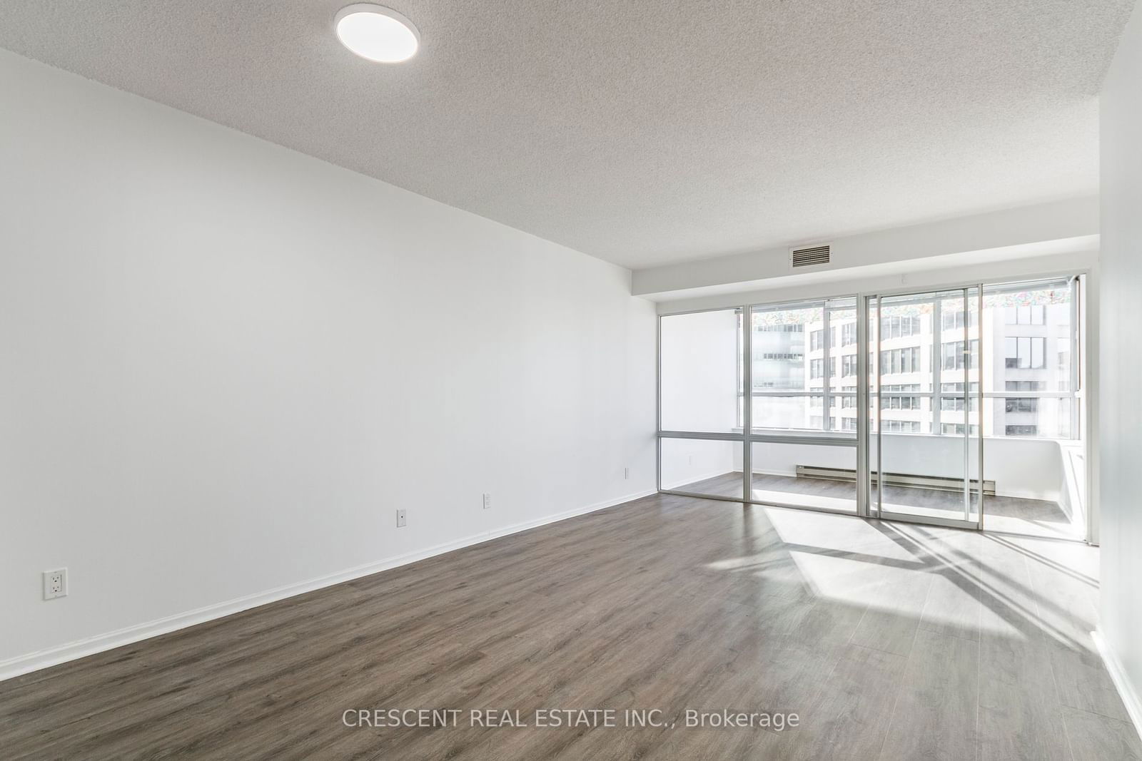 711 Bay St, unit 1615 for rent