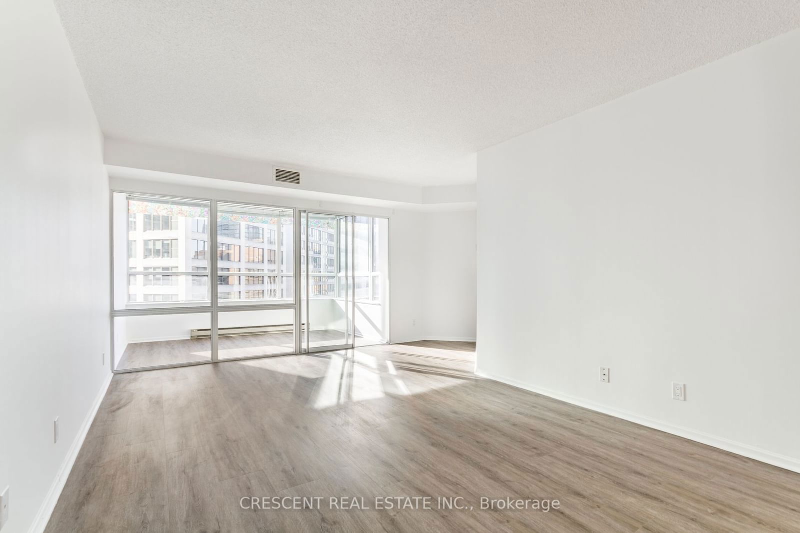 711 Bay St, unit 1615 for rent