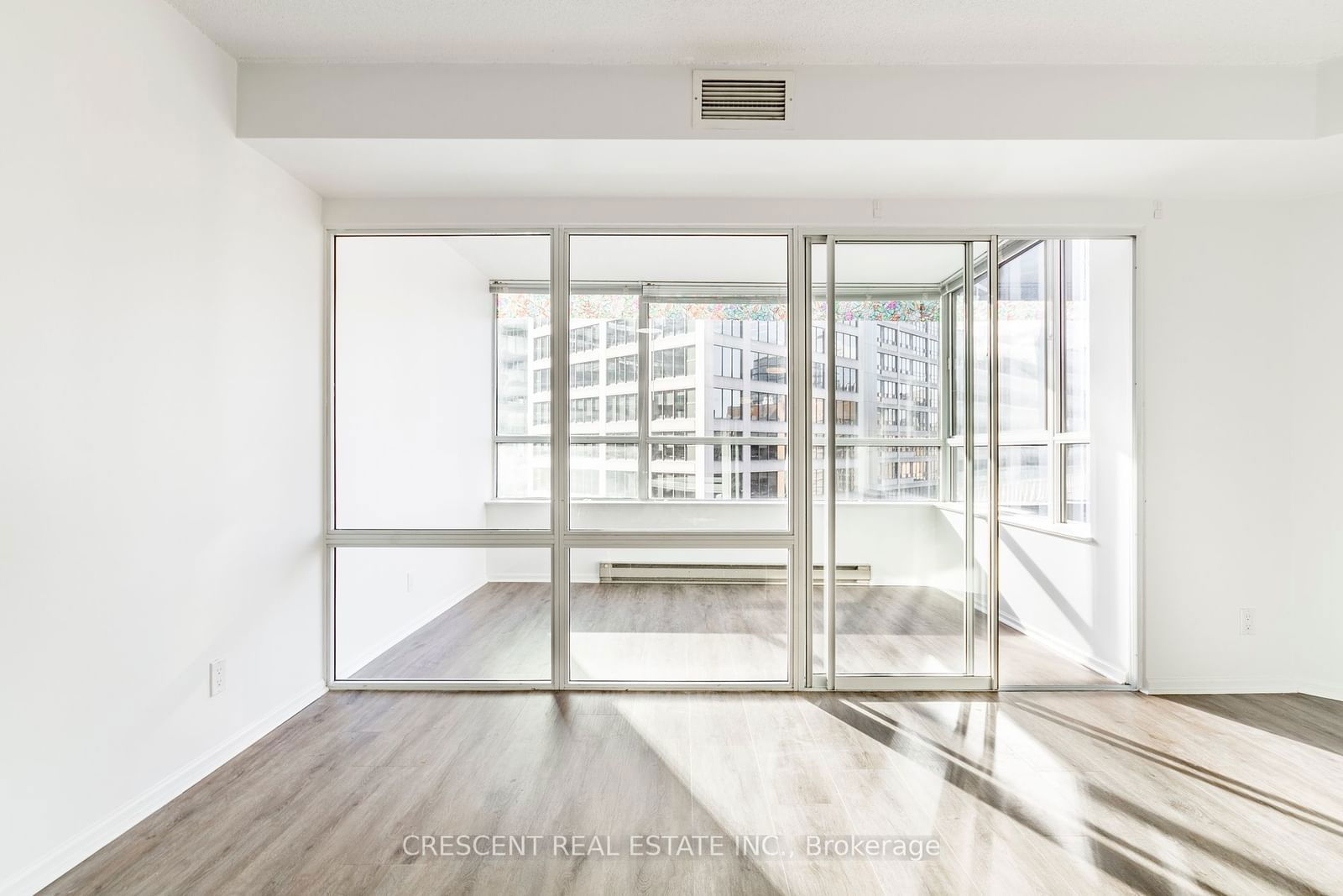 711 Bay St, unit 1615 for rent