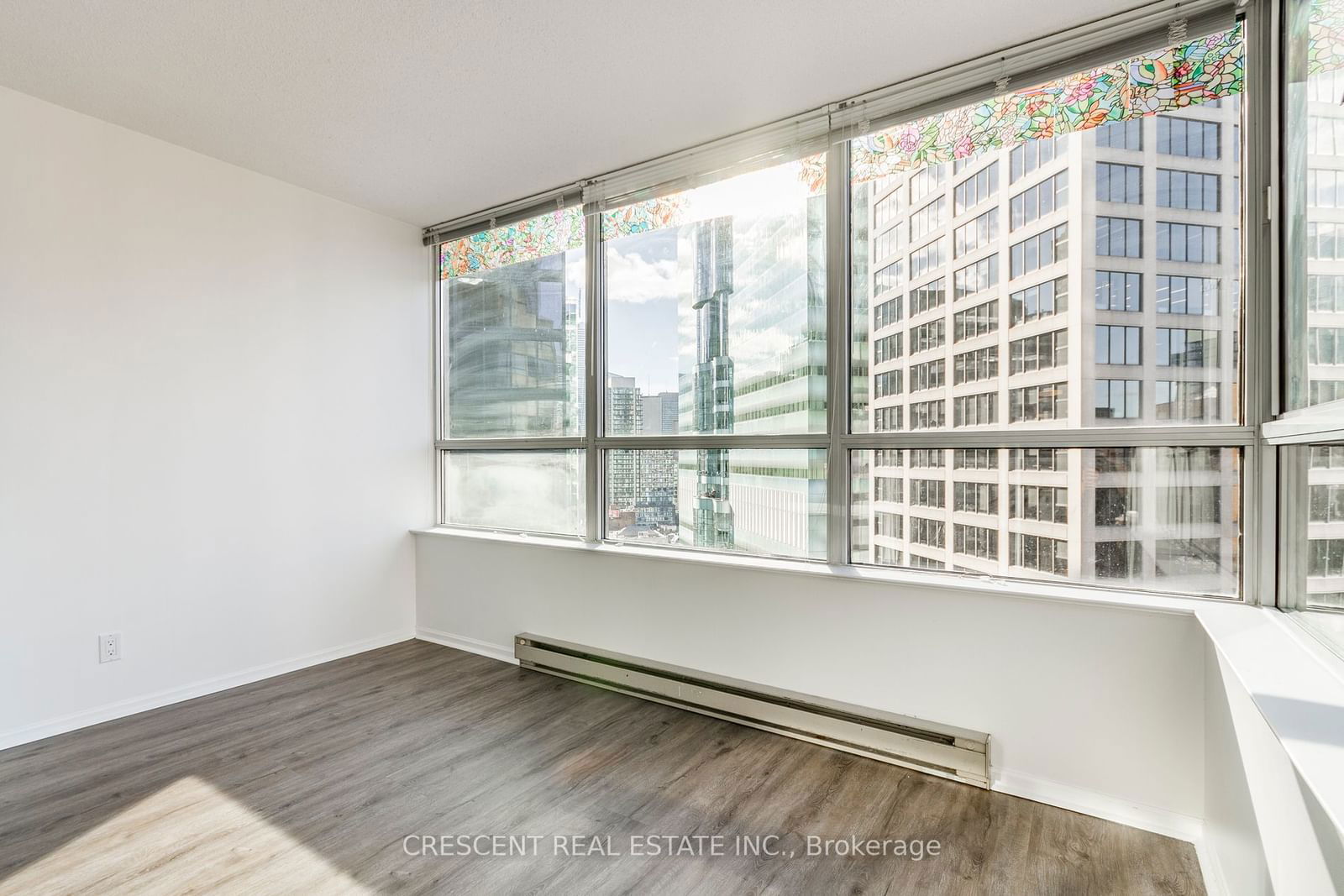 711 Bay St, unit 1615 for rent