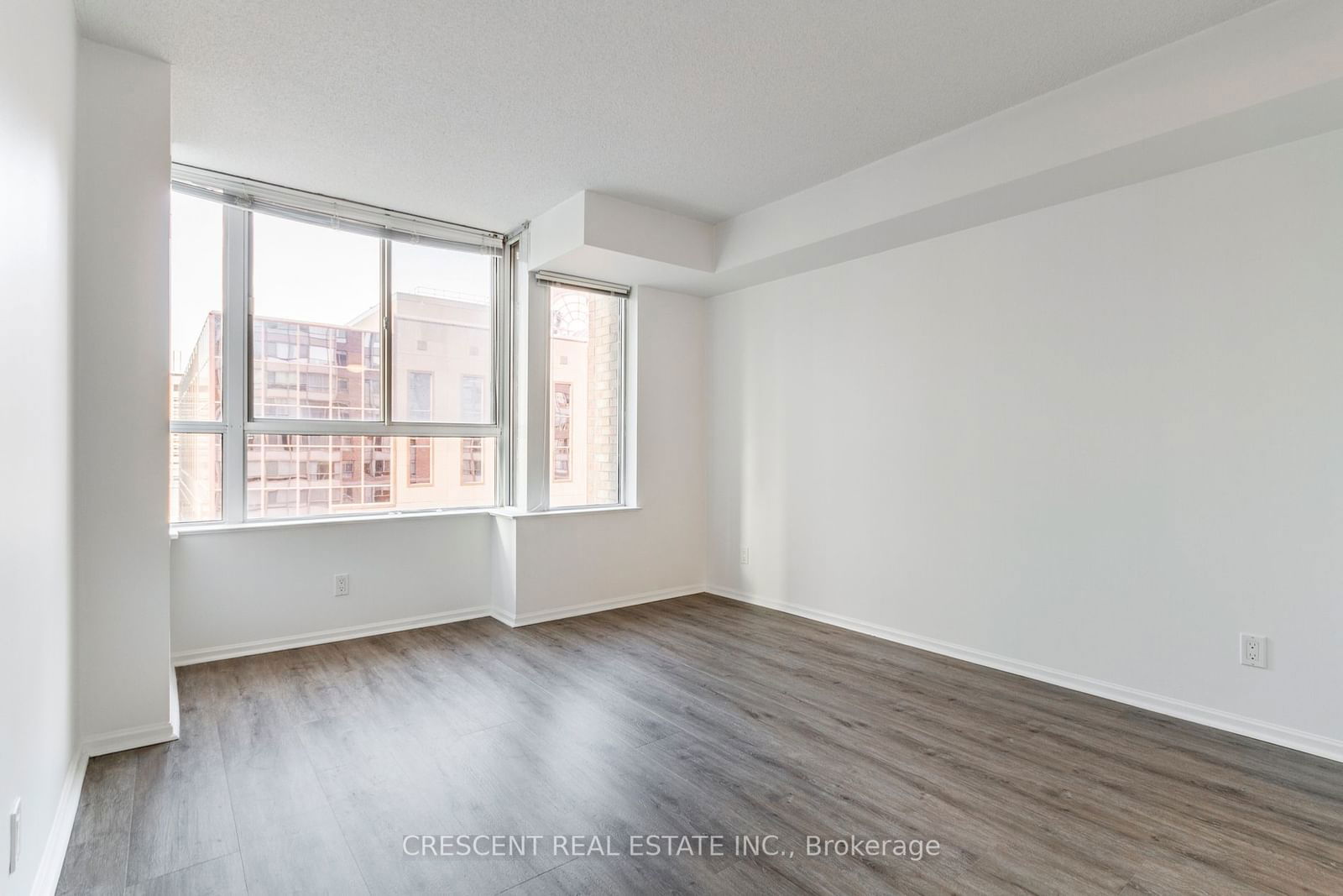 711 Bay St, unit 1615 for rent