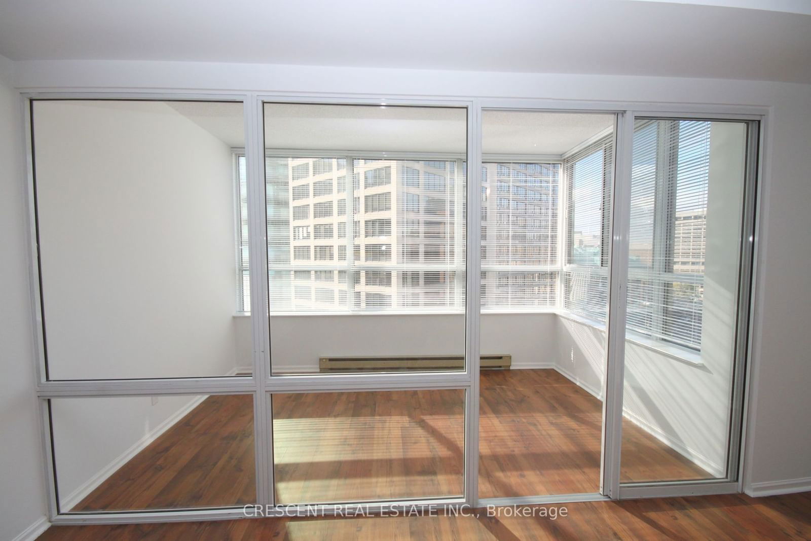 711 Bay St, unit 1615 for rent