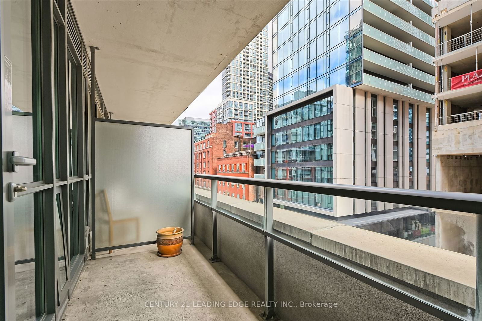 8 Charlotte St, unit 405 for sale