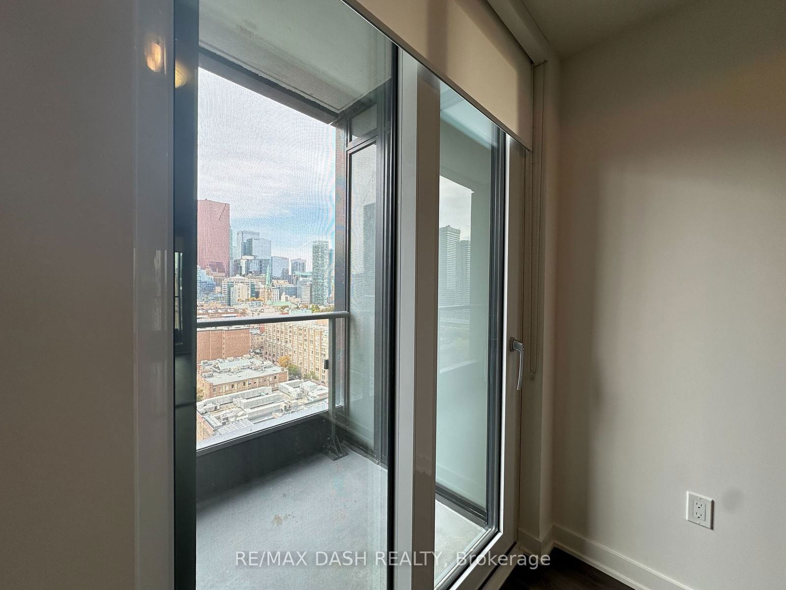 135 Lower Sherbourne St, unit 1651 for rent