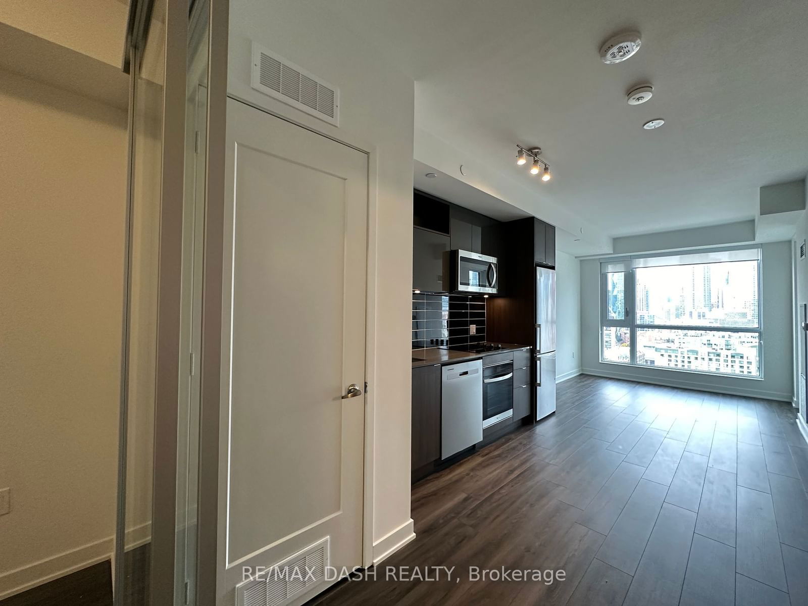 135 Lower Sherbourne St, unit 1651 for rent