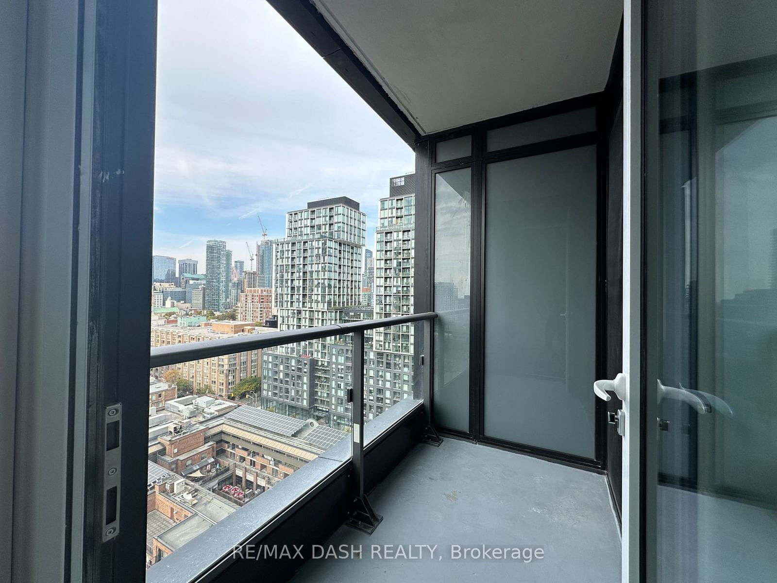 135 Lower Sherbourne St, unit 1651 for rent