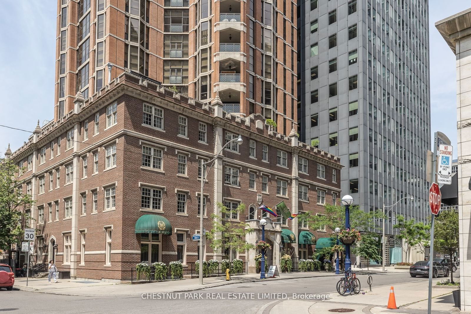 Residences at Windsor Arms, Downtown, Toronto