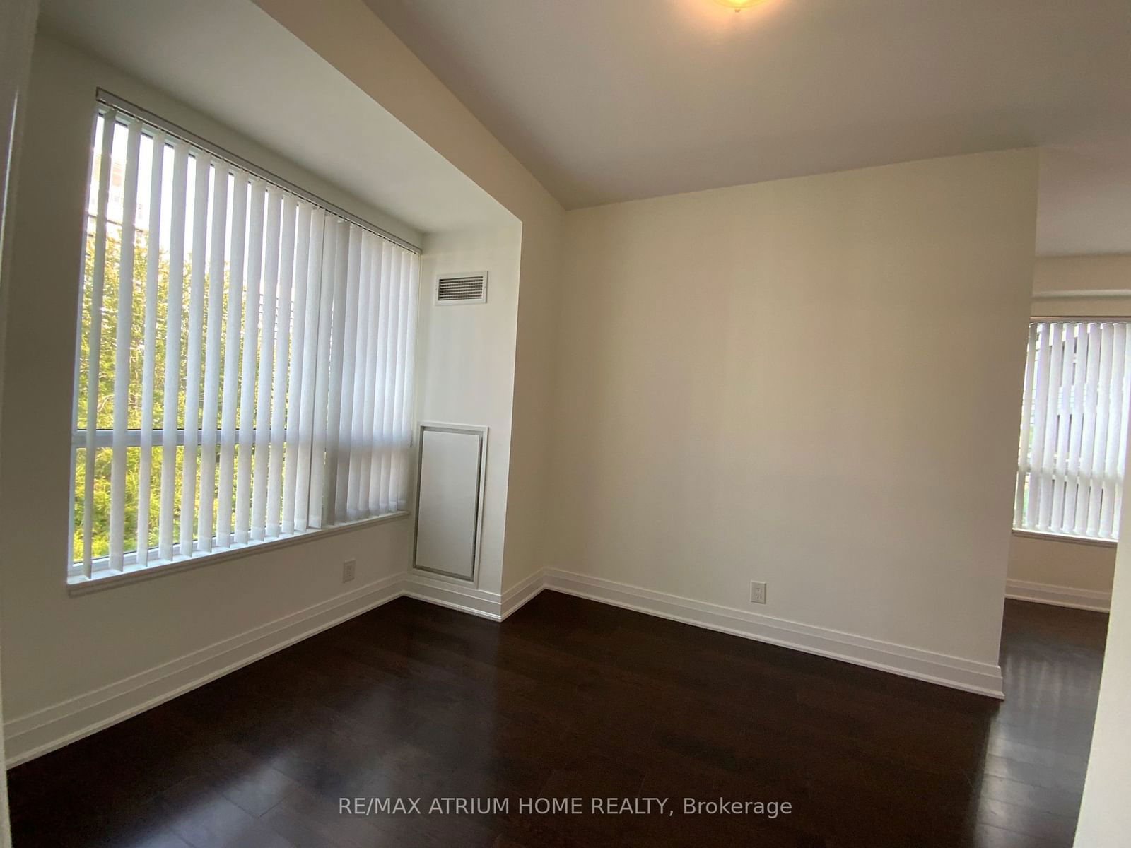 21 Clairtrell Rd, unit 418 for rent