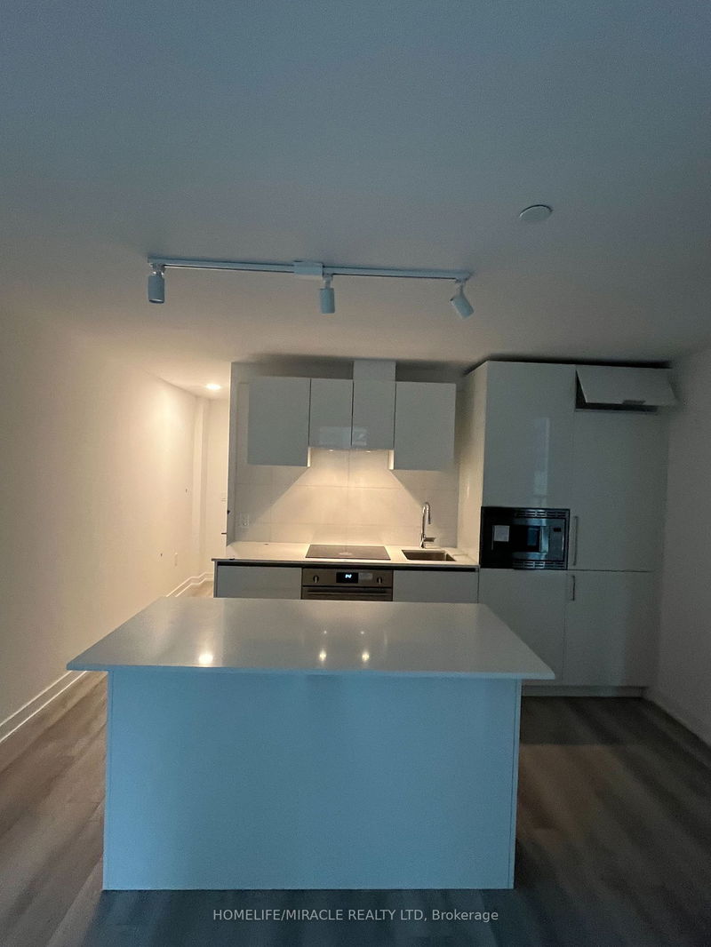 238 Simcoe St, unit 503 for rent