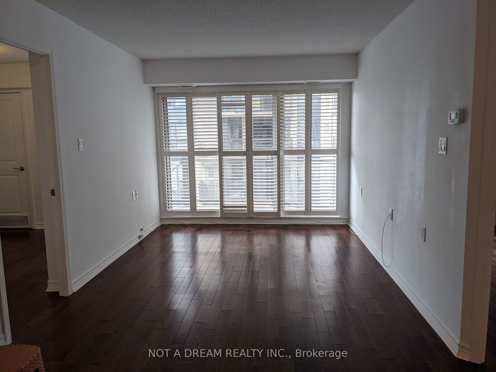 872 Sheppard Ave W, unit 416 for rent