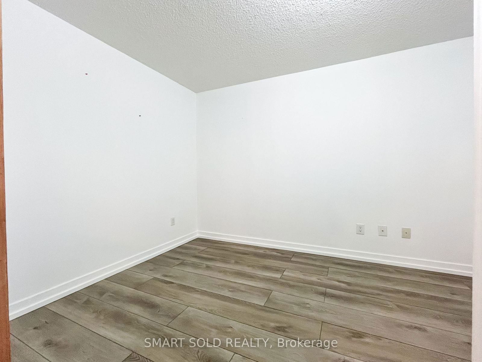 19 Singer Crt, unit 703 for rent