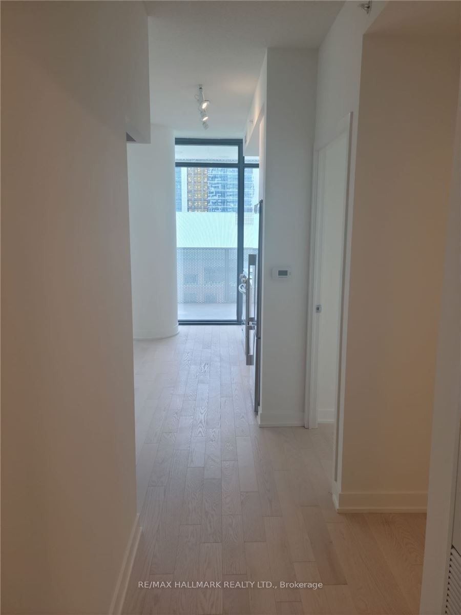 25 Richmond St E, unit 2806 for rent