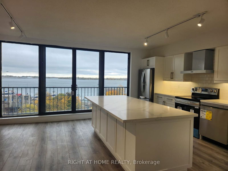 33 Harbour Sq, unit 831 for rent