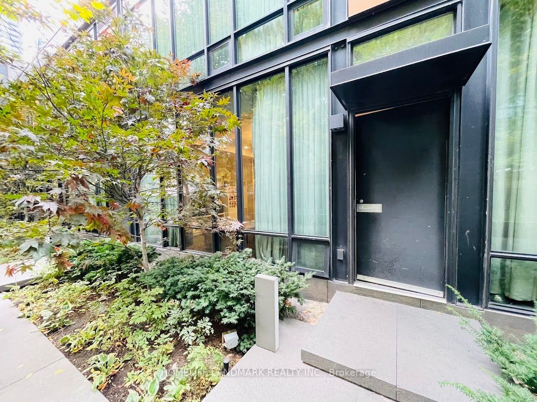 110 Charles St E, unit Th03 for sale