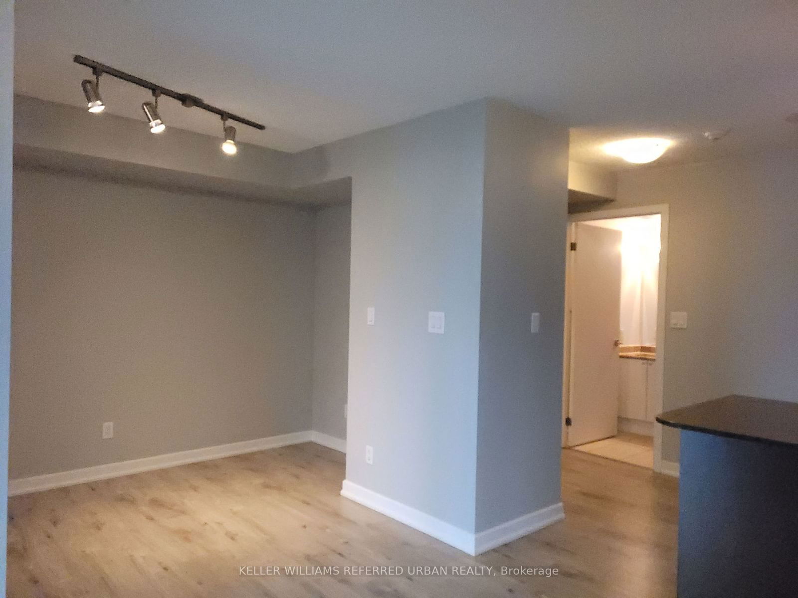 18 Harbour St, unit 1007 for rent