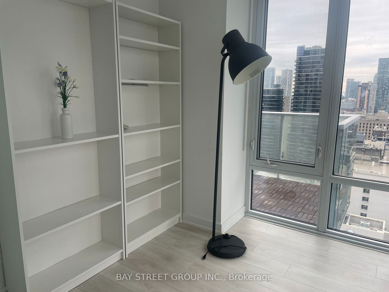 501 Yonge St, unit 2912 for rent