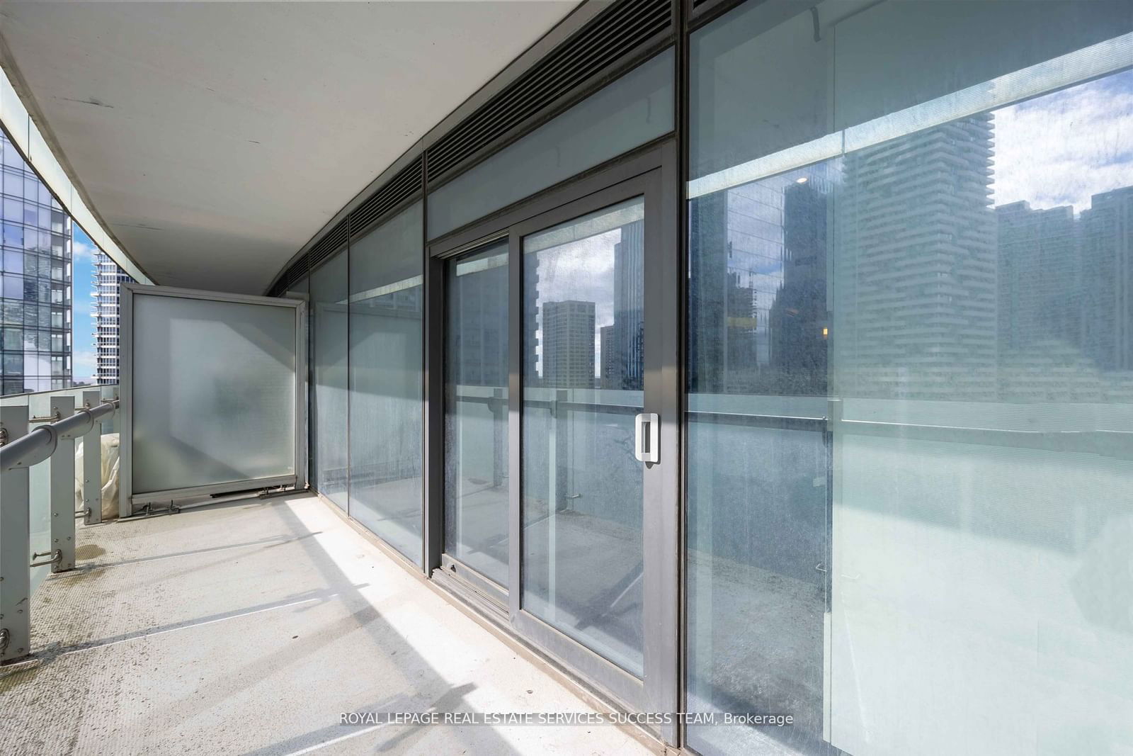 12 York St, unit 1711 for sale