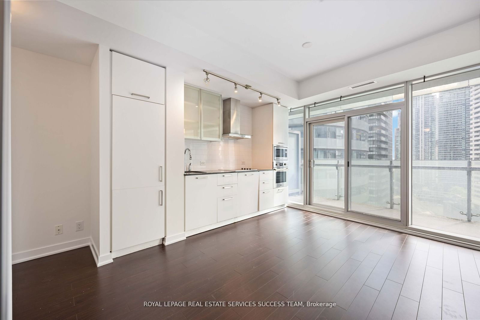 12 York St, unit 1711 for sale