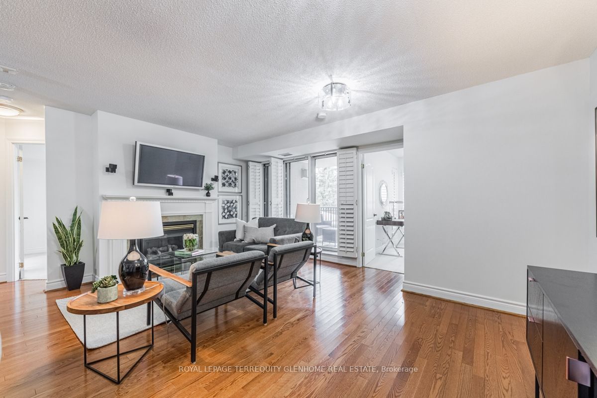 2 Alexandra Blvd W, unit 207 for sale