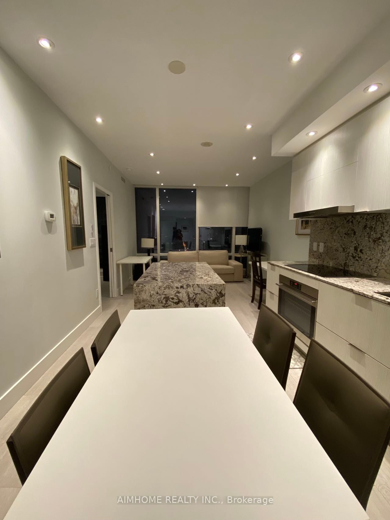 1 Bloor St E, unit 4009 Rm for rent