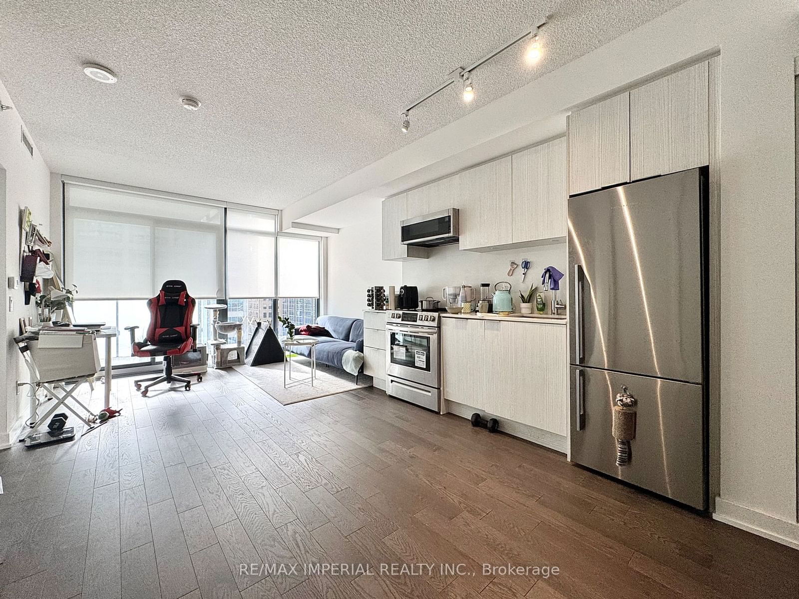 25 Richmond St E, unit 709 for rent