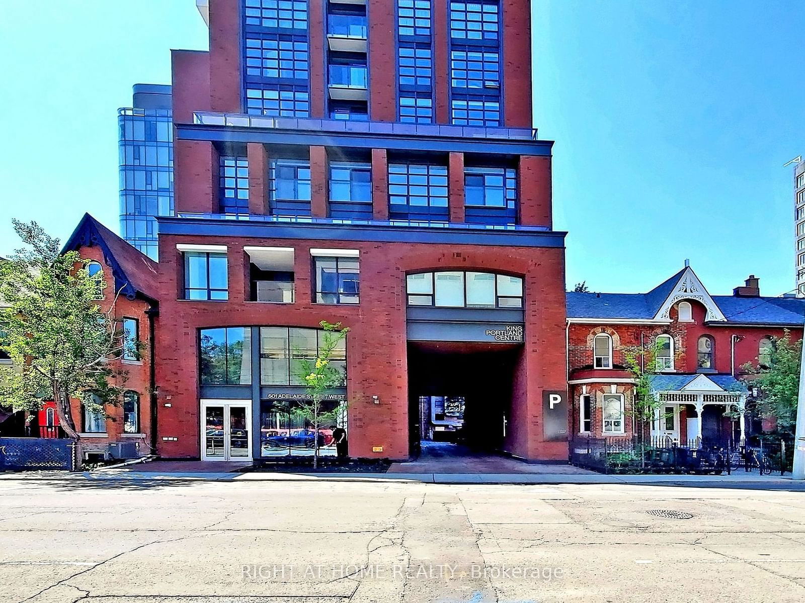 501 Adelaide St W, unit 802 for sale