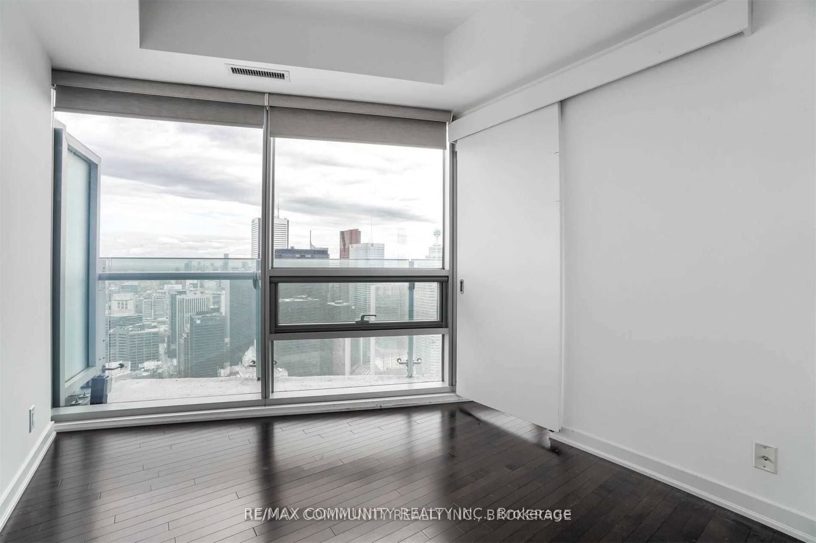 14 York St, unit 5611 for rent