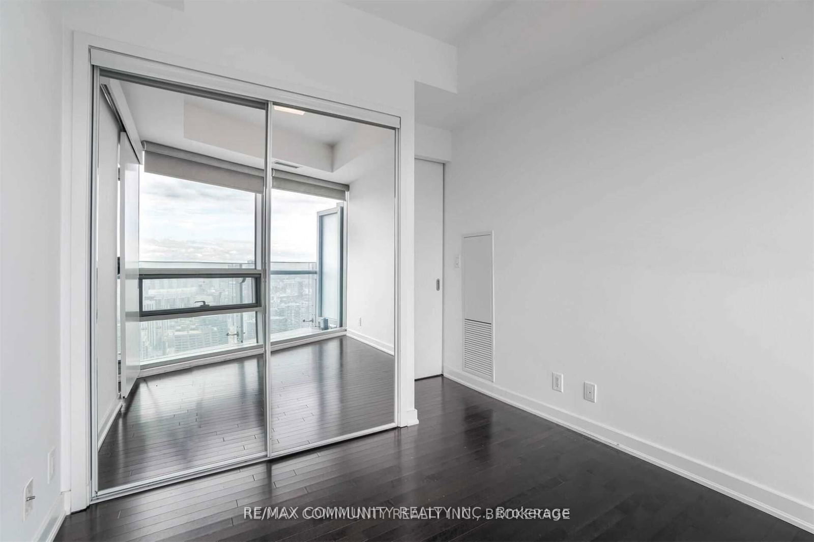 14 York St, unit 5611 for rent