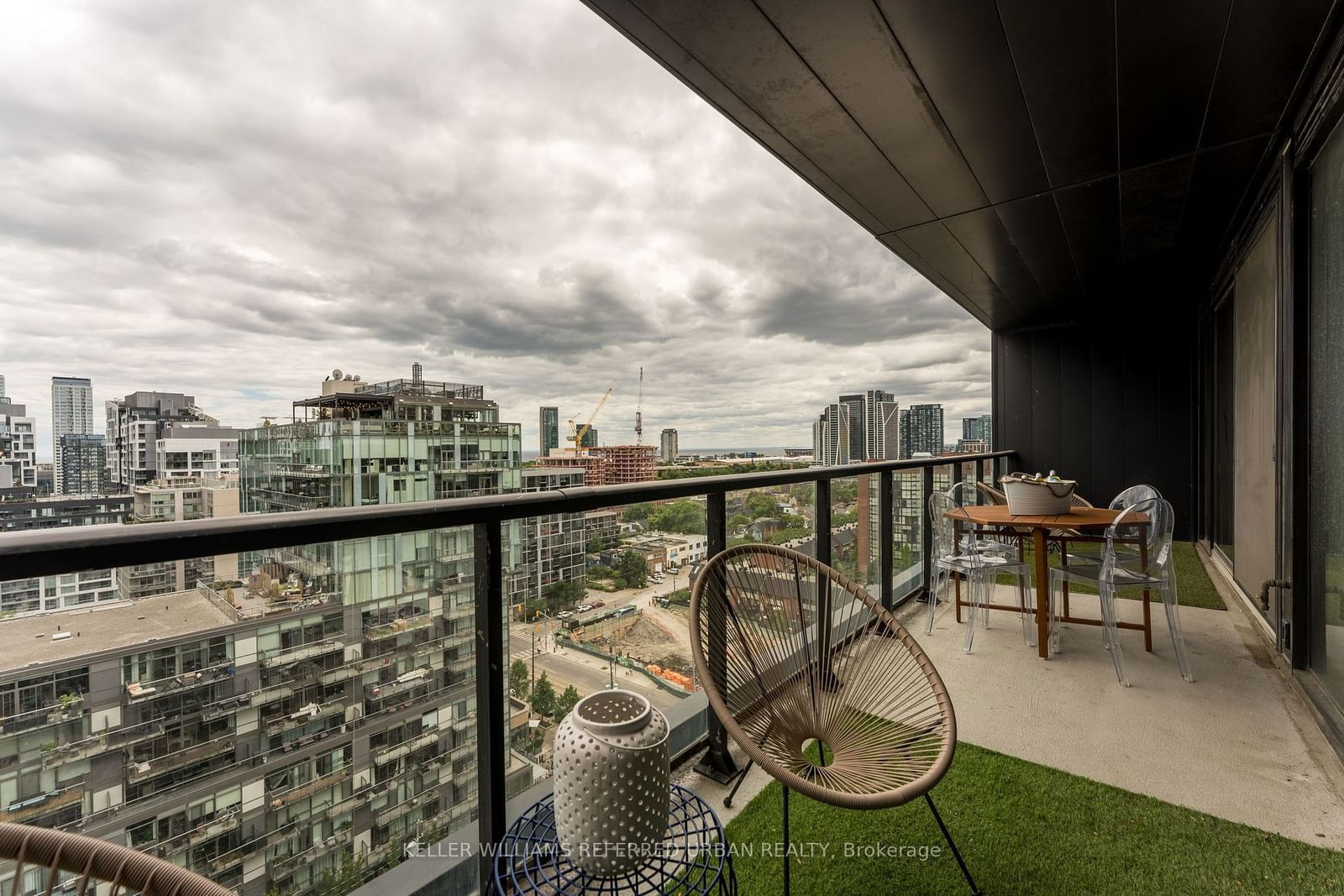 629 King St W, unit Ph1408 for sale