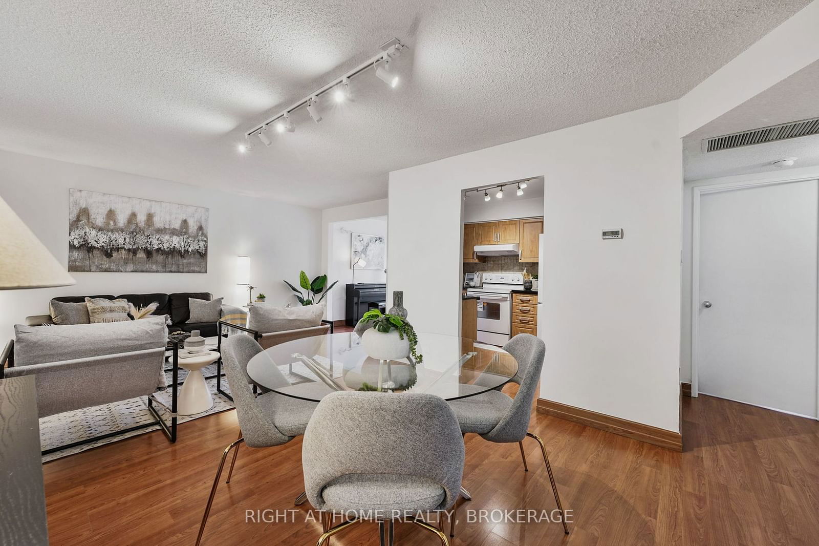 5795 Yonge St, unit 706 for sale