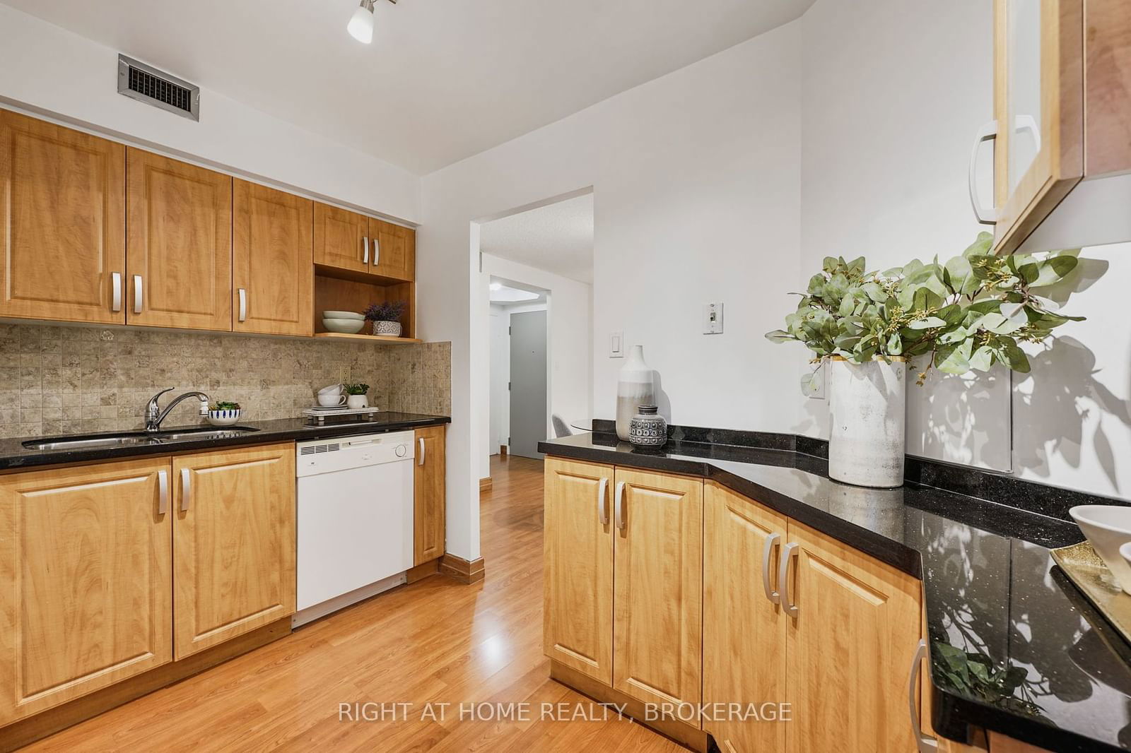 5795 Yonge St, unit 706 for sale