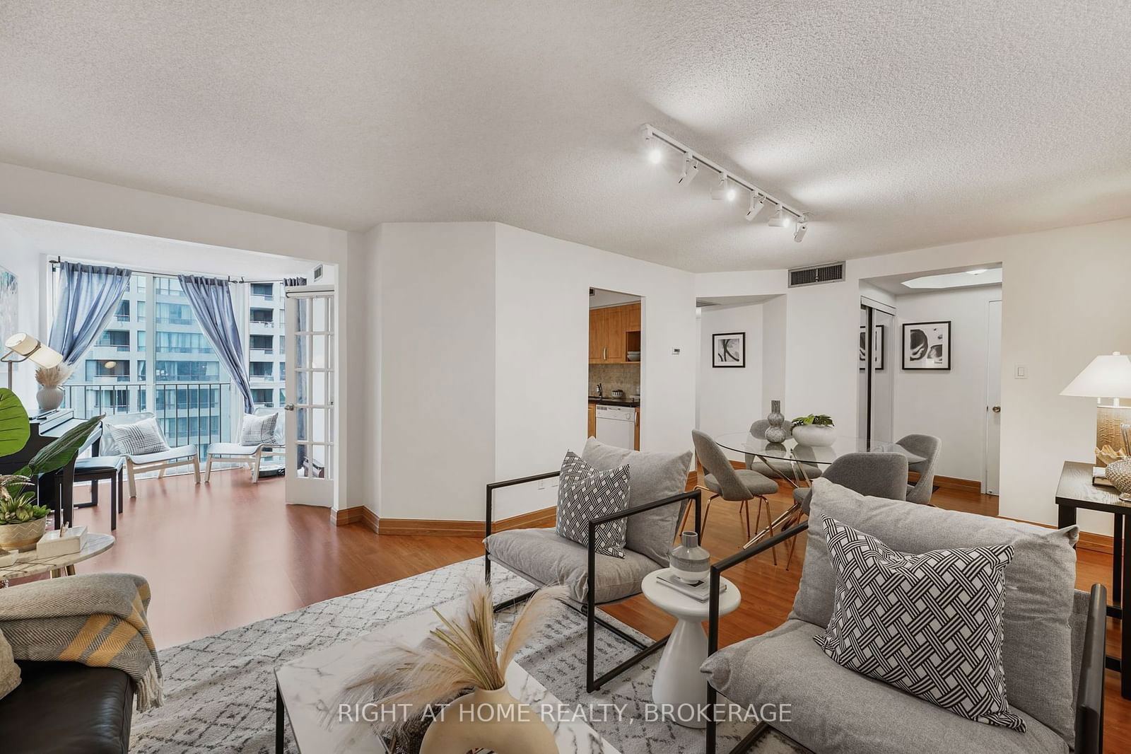 5795 Yonge St, unit 706 for sale