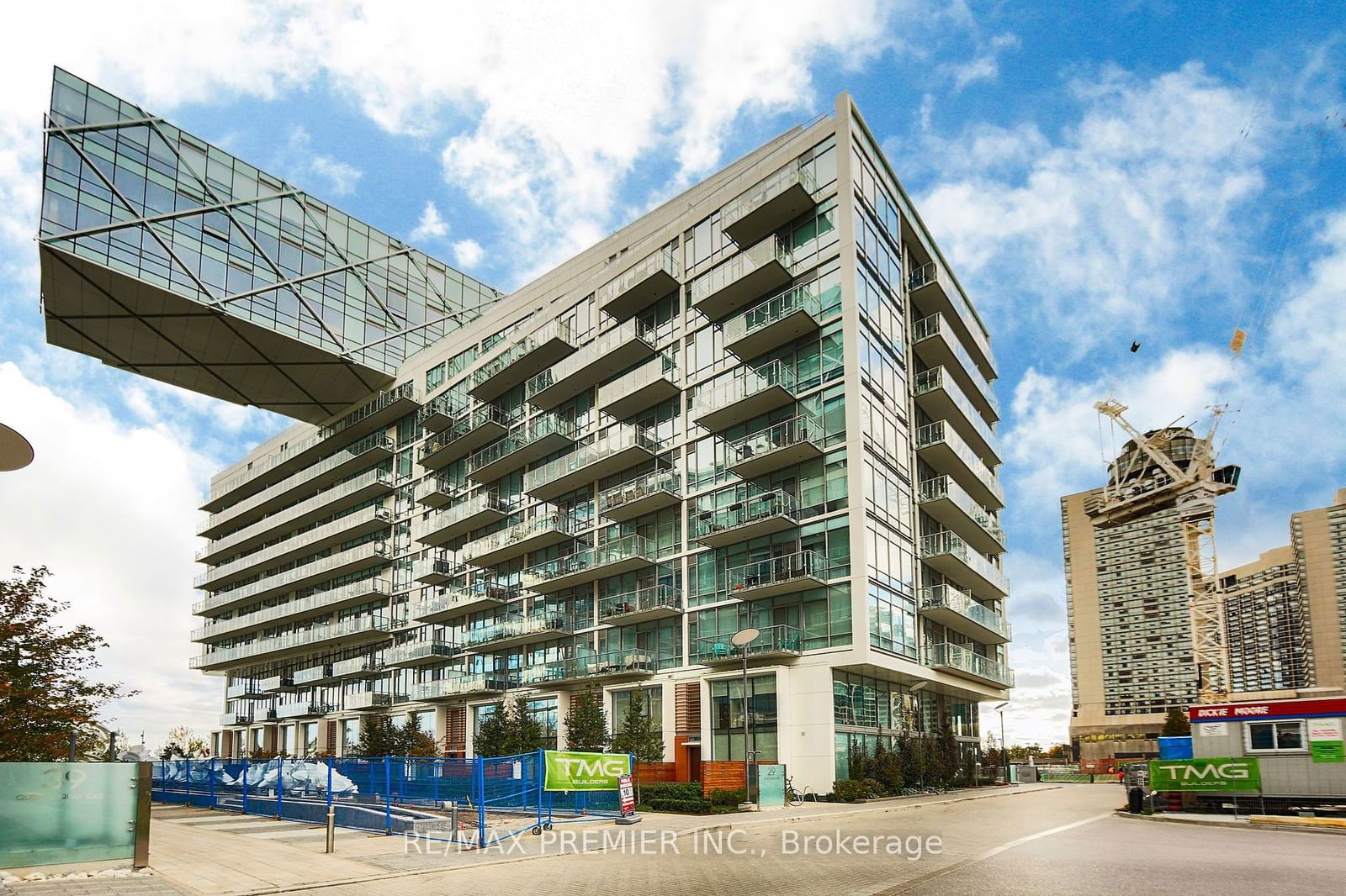 29 Queens Quay E, unit 421 for rent