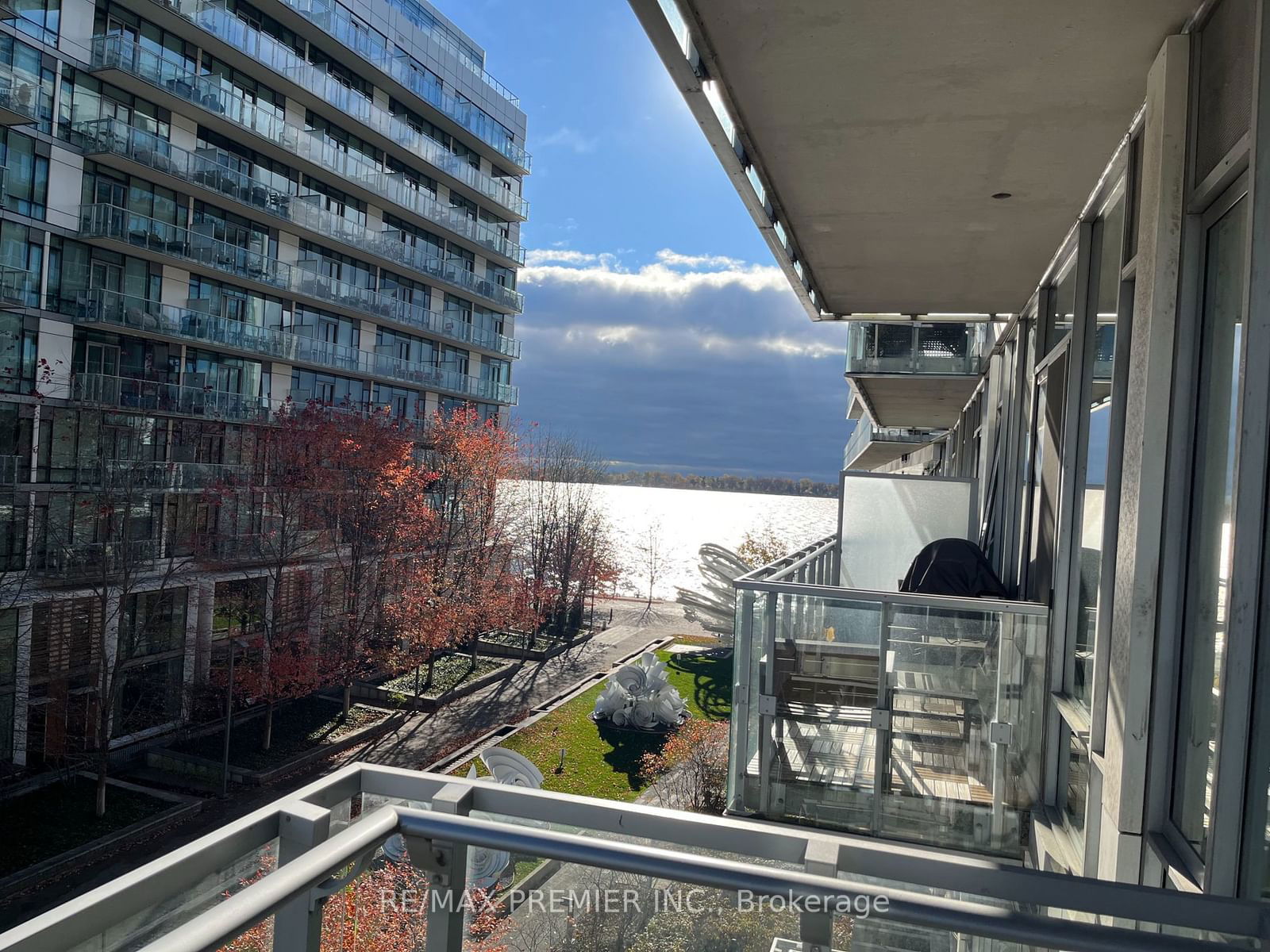 29 Queens Quay E, unit 421 for rent