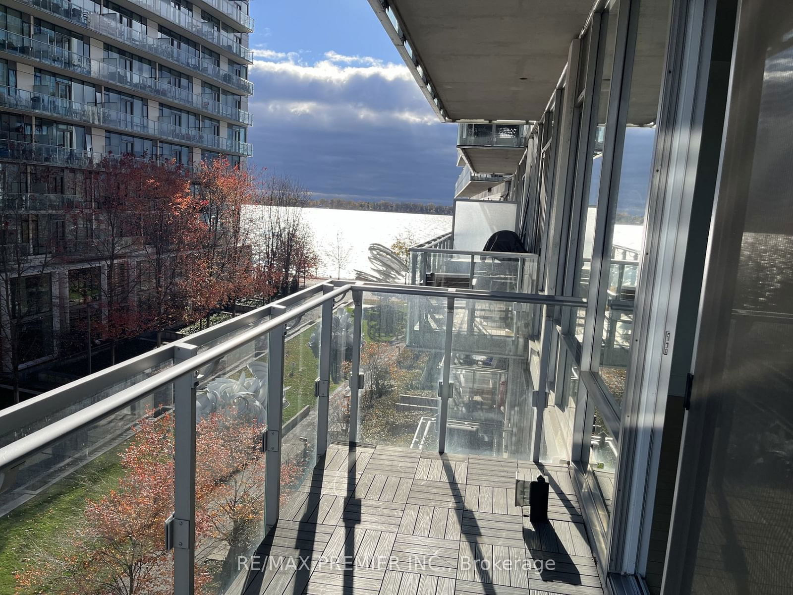 29 Queens Quay E, unit 421 for rent