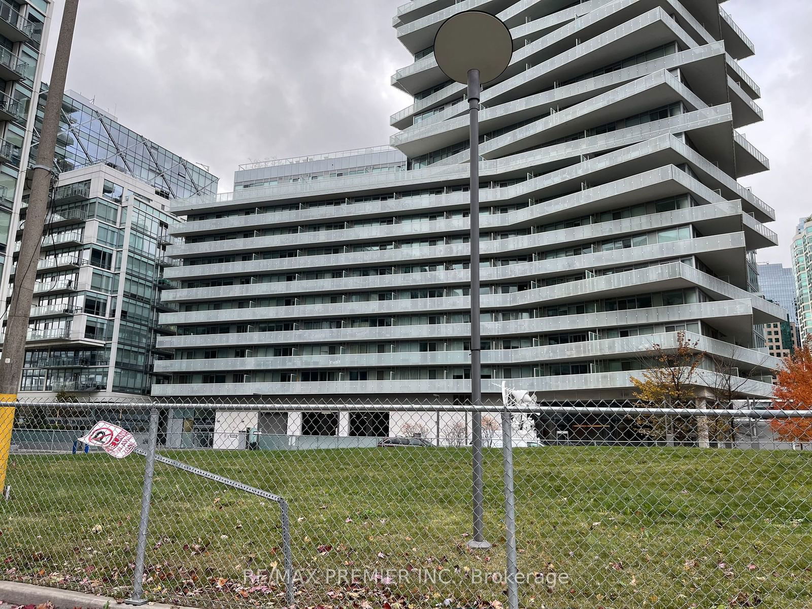 29 Queens Quay E, unit 421 for rent